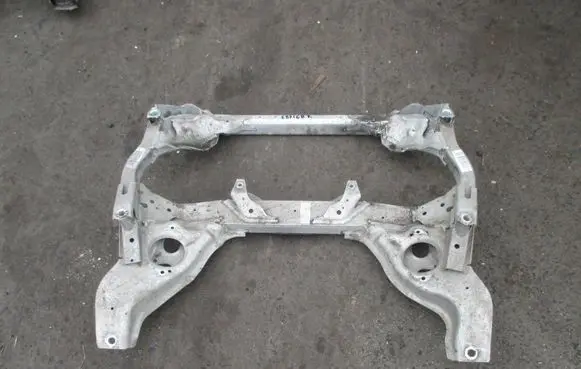 BMW 1 E81 E87 Front subframe 23781010 6761012