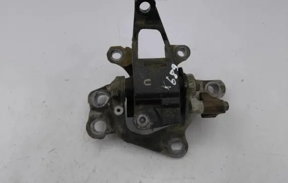 Mazda CX-5 Engine mount bracket