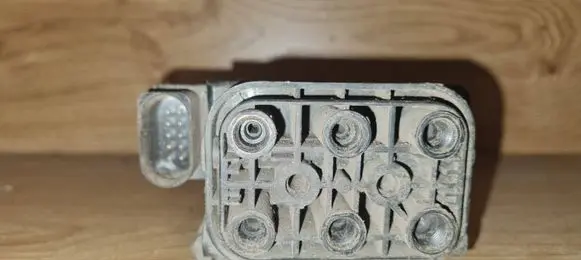 Mercedes-Benz R W251 Air suspension valve block A2513200058