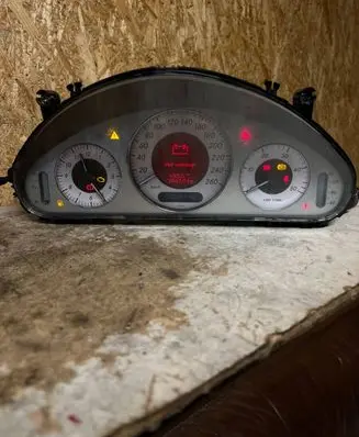 Speedometer (instrument cluster)