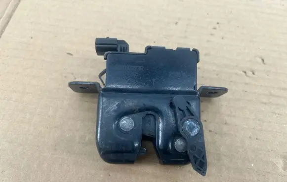 Dacia Logan II Loading door lock 905037373R 40707205