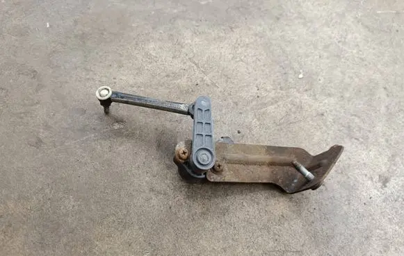 Lancia Thema Front air suspension height level sensor 57010713AA