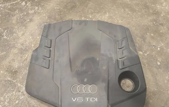 Engine cover (trim)
