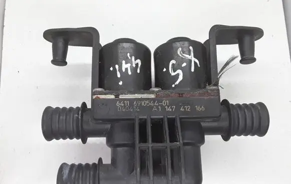 BMW X5 E53 Coolant heater control valve 6411691054401 691054401 A1147412166