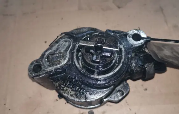 Peugeot 207 Vacuum pump D1562A