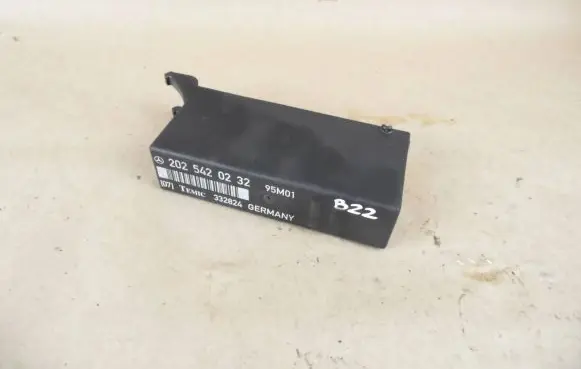Mercedes-Benz C W202 Other control units/modules 2025420232 332824 95M01