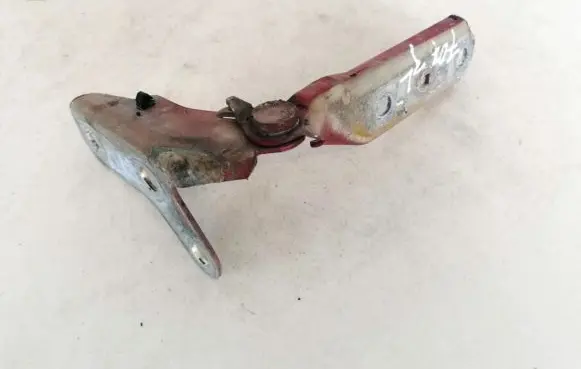 Engine bonnet/hood hinges