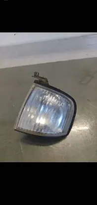 Mazda B2500 Front bumper turn signal 21016299