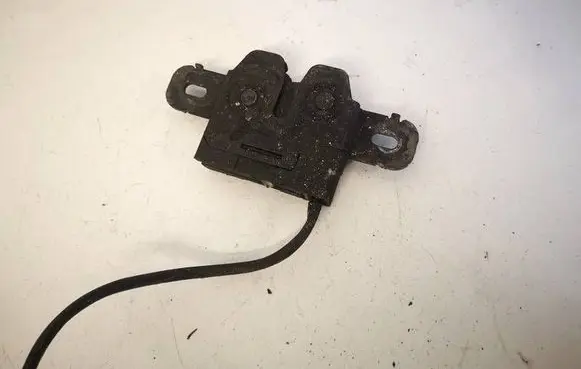 Volvo V70 Engine bonnet/hood lock/catch 31298608