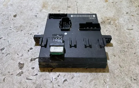 Audi A4 S4 B7 8E 8H Climate control unit 15072002 8E0907279E
