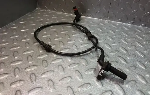 Mercedes-Benz E W212 ABS brake wheel speed sensor A2125400117 2125400117
