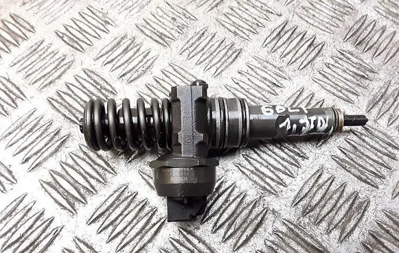Volkswagen Golf V Fuel injector 038130073ag 0414720215