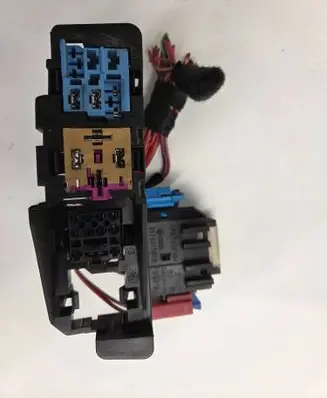 Audi A4 S4 B7 8E 8H Relay mounting block 8E1937503B 0522120502 8E0951251