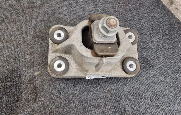 Land Rover Discovery 5 Engine mount bracket FPLA6A003BB FPLA6A003