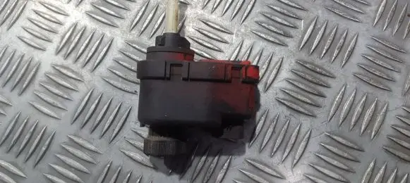 Headlight level adjustment motor