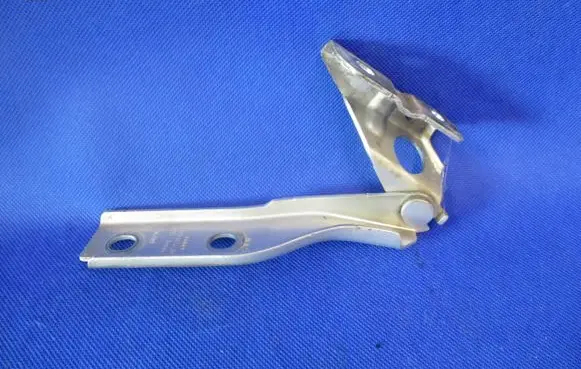 Audi A3 S3 8P Engine bonnet/hood hinges 8P0823301B