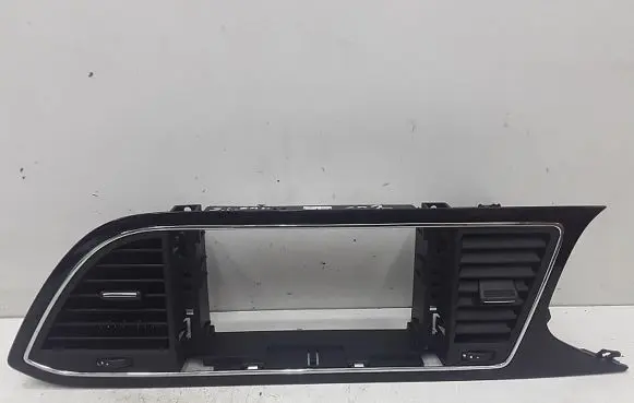 Seat Leon (5F) Radio/GPS head unit trim 
