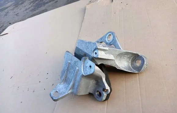 Mazda CX-30 Engine mount bracket BDGH