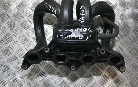 Toyota Yaris Intake manifold