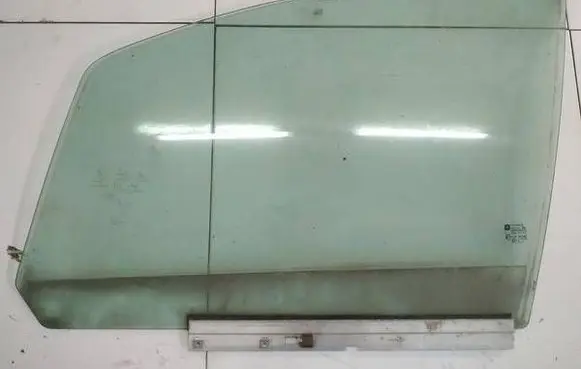 Opel Zafira B Front door window glass four-door AS2