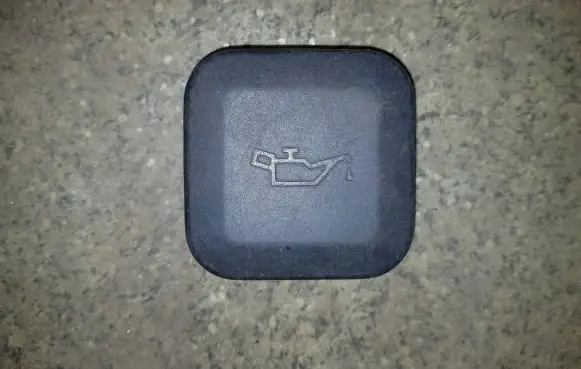 BMW 5 E39 Oil filler cap 11121747157