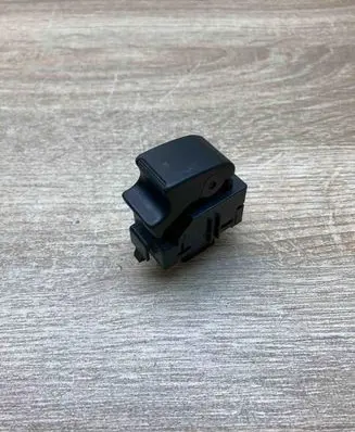 Toyota Corolla Verso E121 Electric window control switch 848100F010