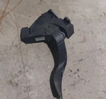 Ford Focus Accelerator throttle pedal 98AB9F836AE