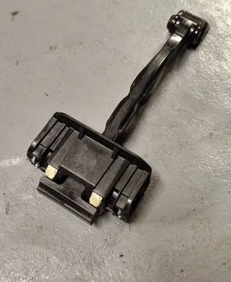 BMW 6 F12 F13 Front door check strap stopper 7198947