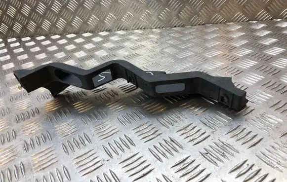 Volkswagen PASSAT B6 Front bumper mounting bracket 3C0807890