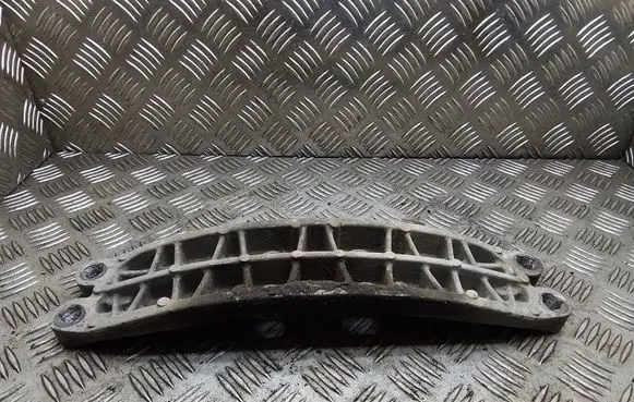 Gearbox mounting bracket