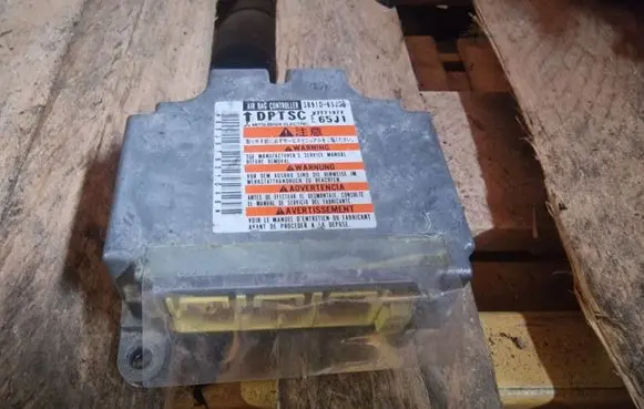 Suzuki Grand Vitara II Airbag control unit/module 3891065J30
