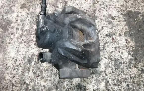 Fiat 500L Front brake caliper