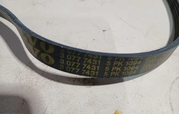 Volvo V60 Alternator belt 30777431