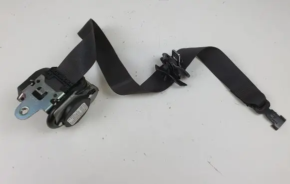 Opel Astra J Front seatbelt 617023500 617878000