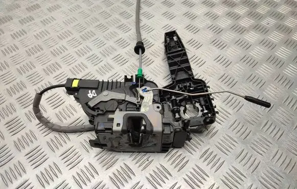 Mercedes-Benz Vito Viano W447 Front door lock A4477200235 A4477600634