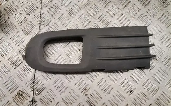 Volvo V50 Front bumper lower grill 30655885