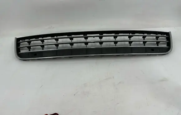 Volkswagen Touareg II Front bumper lower grill