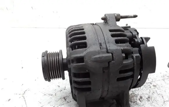 Renault Clio III Generator/alternator 0124425037 8200390675