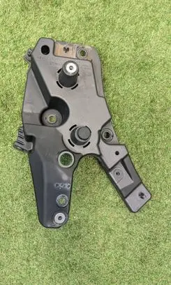 Volvo XC60 Fender mounting bracket 32288929