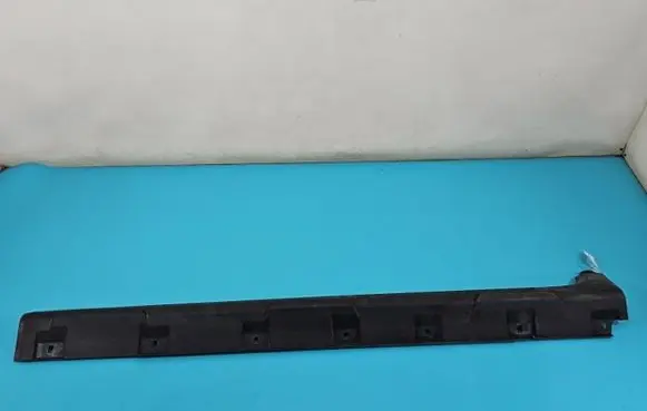 Foot area side trim