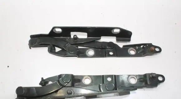 Jaguar XK8 - XKR Tailgate/trunk/boot hinge