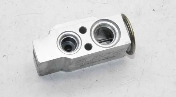 Audi A8 S8 D4 4H Air conditioning (A/C) expansion valve 4H0260109