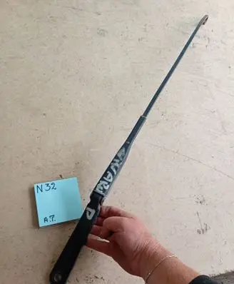 Opel Vivaro Front wiper blade arm 9656565