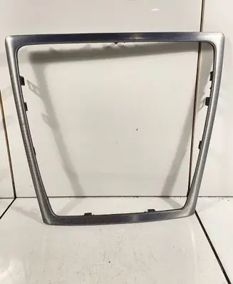 Volvo XC70 Radio/GPS head unit trim 30672110