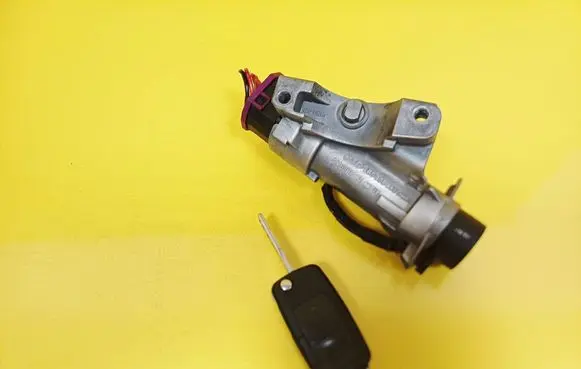 Volkswagen Golf IV Ignition lock 4B0905851C