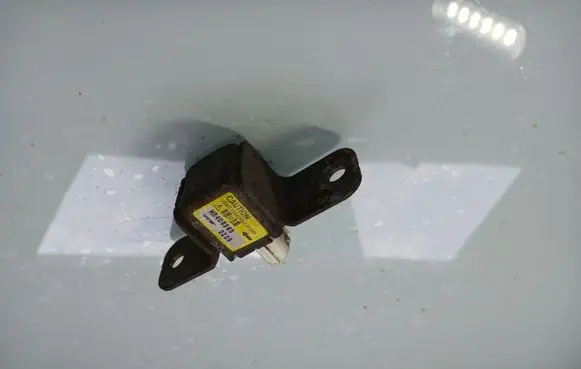 Mitsubishi Pajero Airbag deployment crash/impact sensor MR409363 2Z25