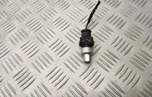Volvo V70 Air conditioning (A/C) pressure sensor 31292004