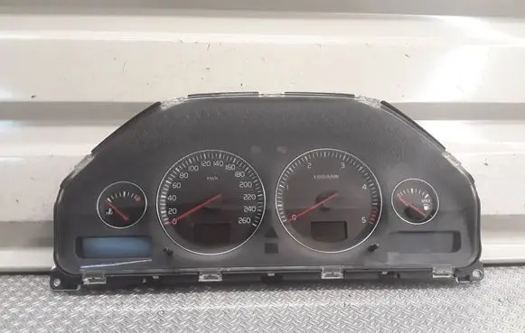 Volvo V70 Speedometer (instrument cluster) 8673262 69294730T