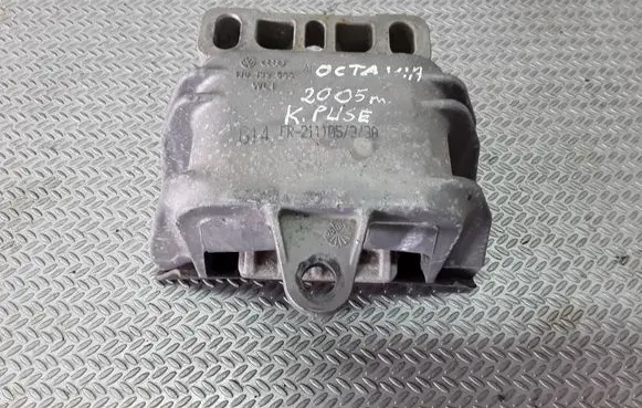 Skoda Octavia Mk1 (1U) Engine mount bracket 1J0199555