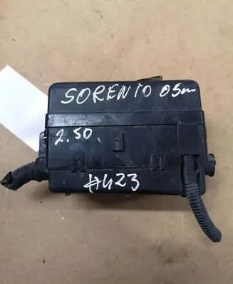 KIA Sorento Relay mounting block 0K53A67BX1